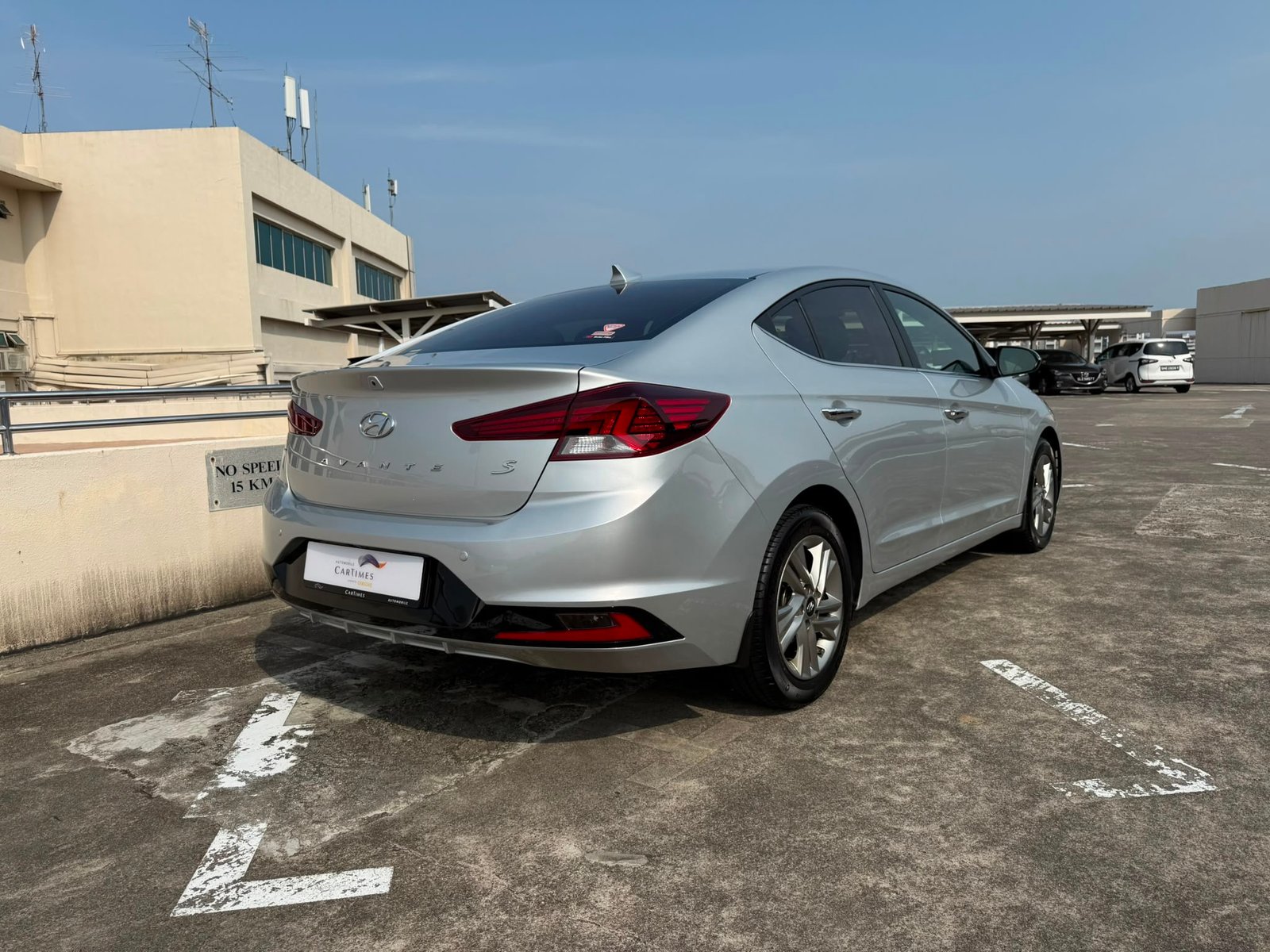 Hyundai Avante 1.6 GLS photo 2